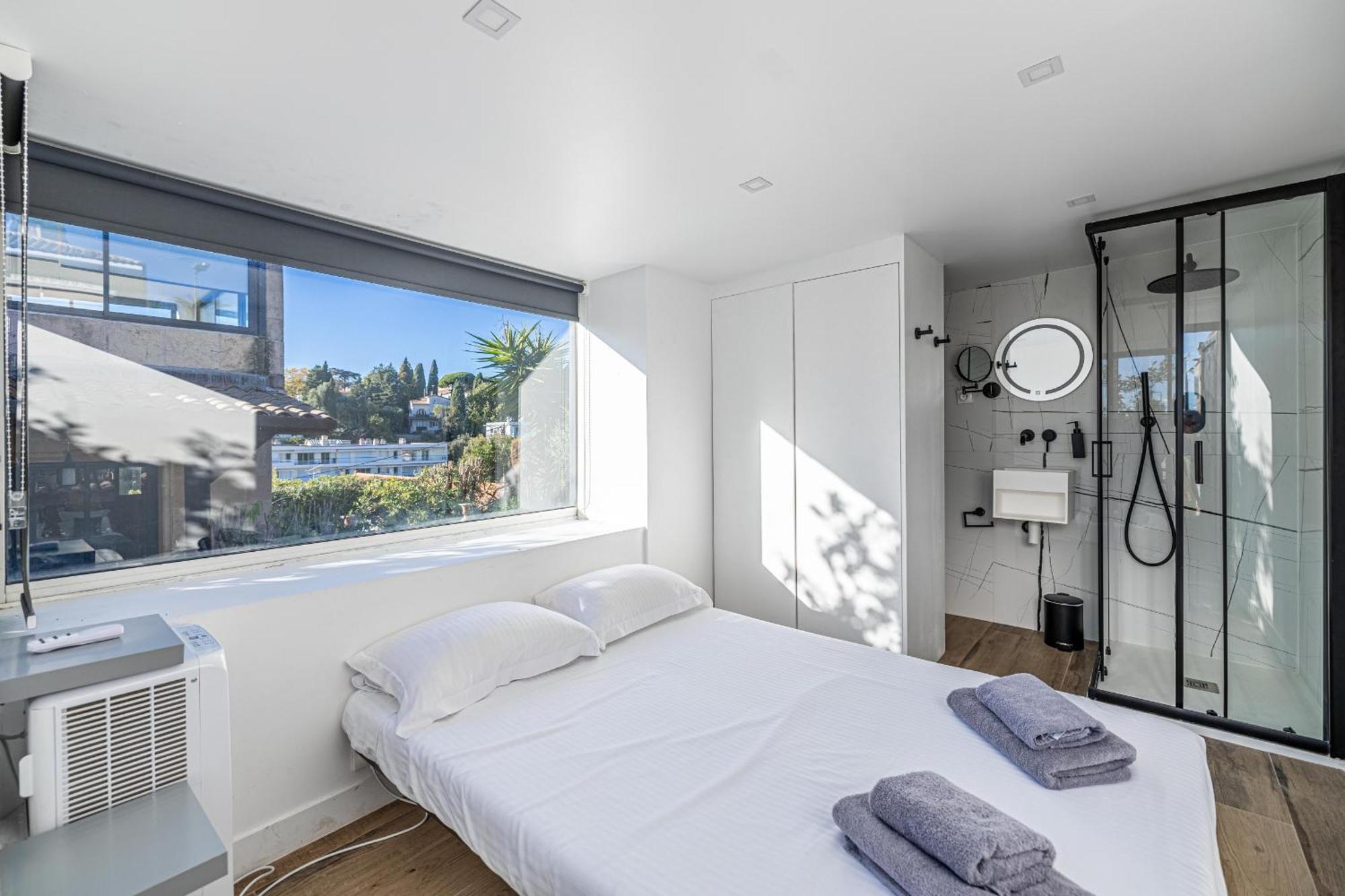 New! De Luxe Centre Cannes