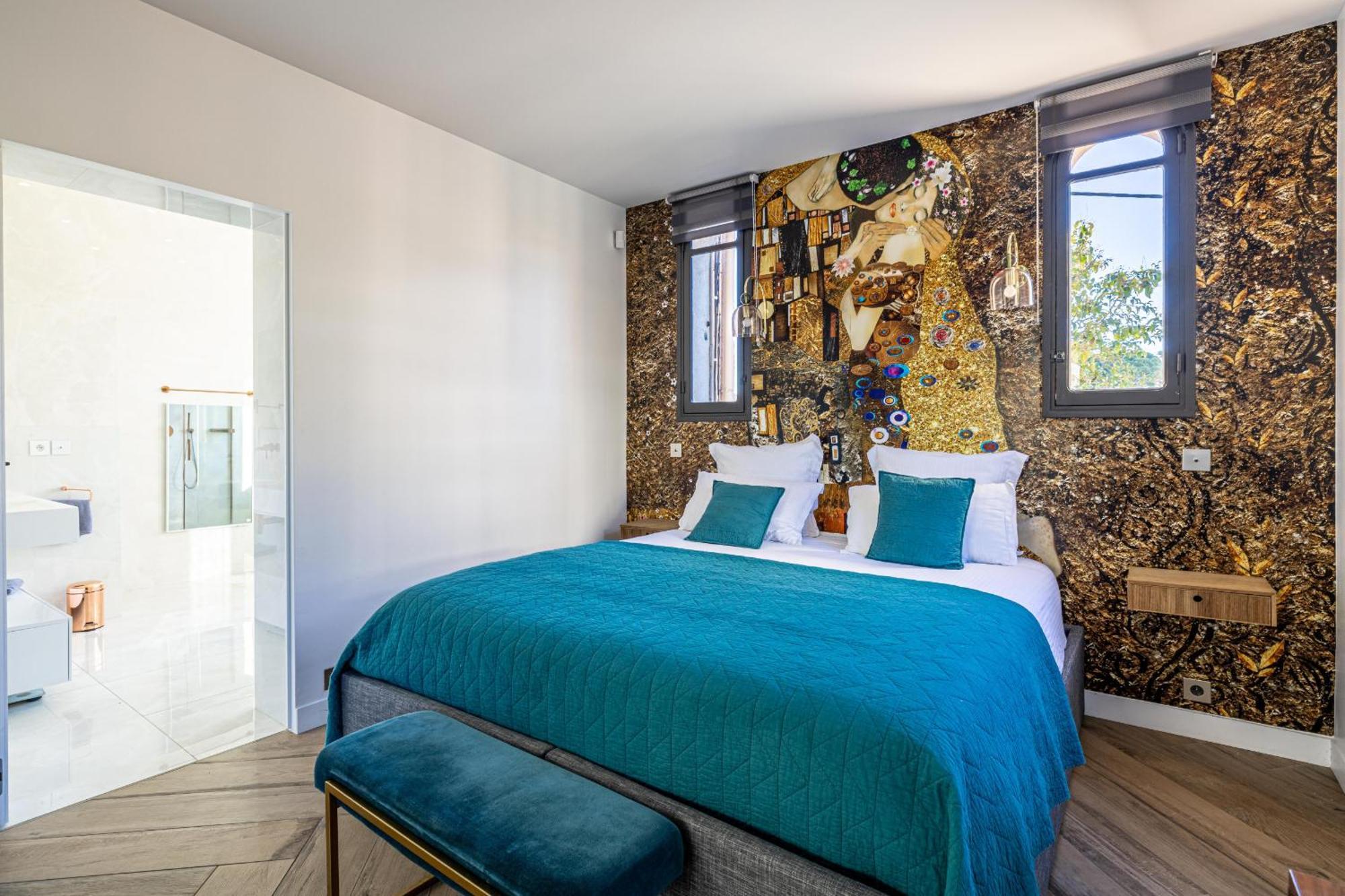 New! De Luxe Centre Villa