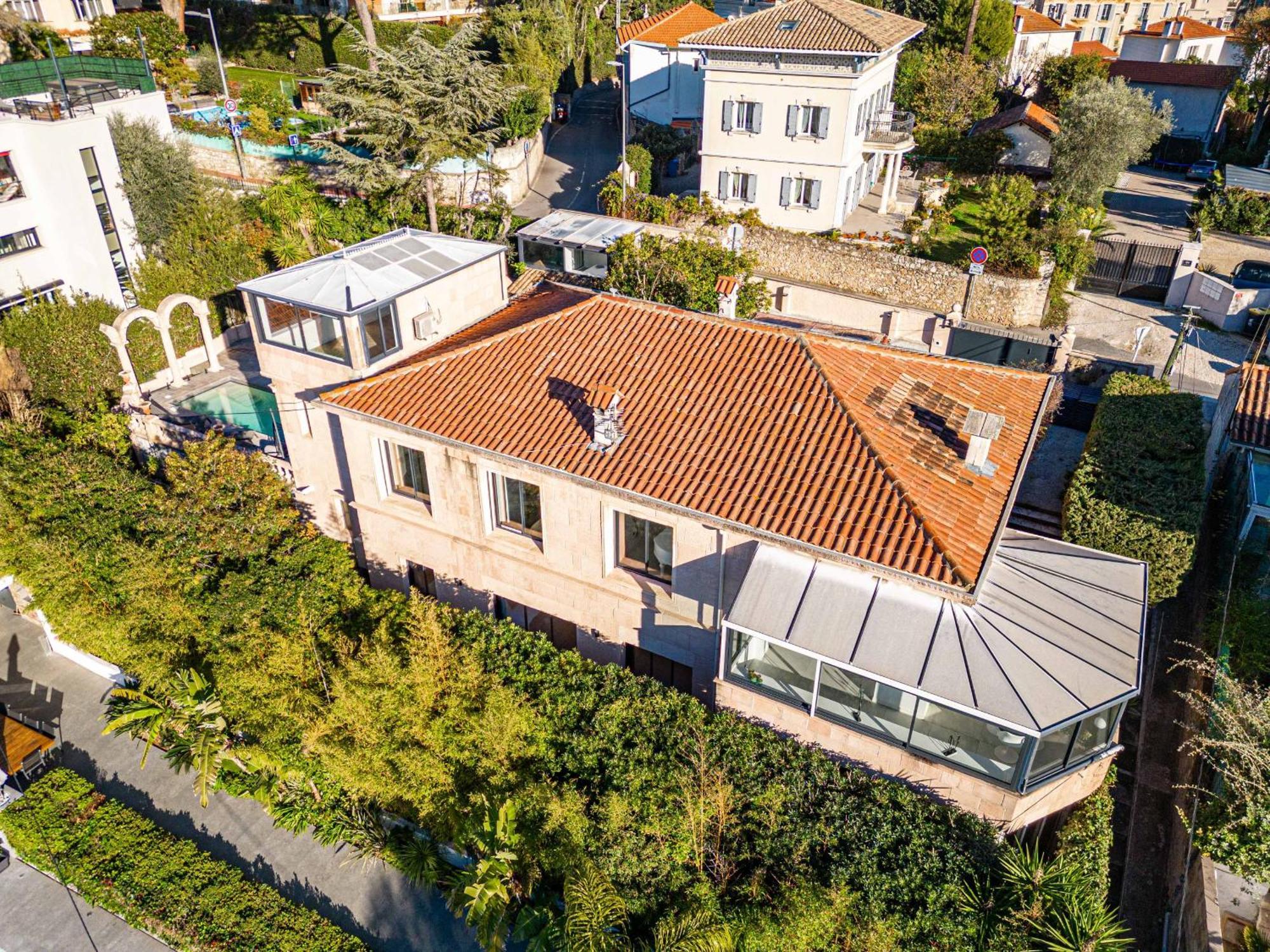 New! De Luxe Centre Villa *