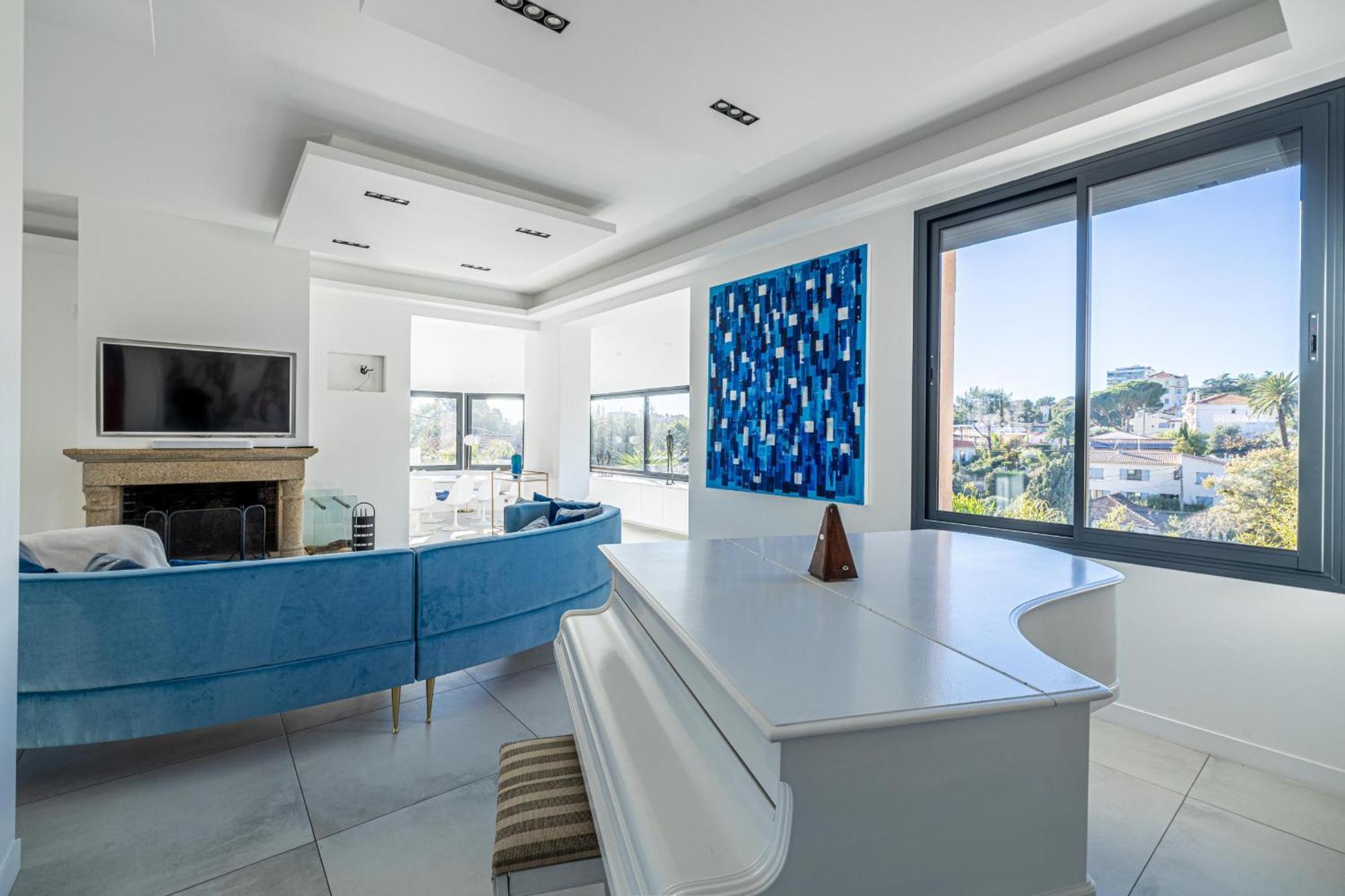 New! De Luxe Centre Villa
